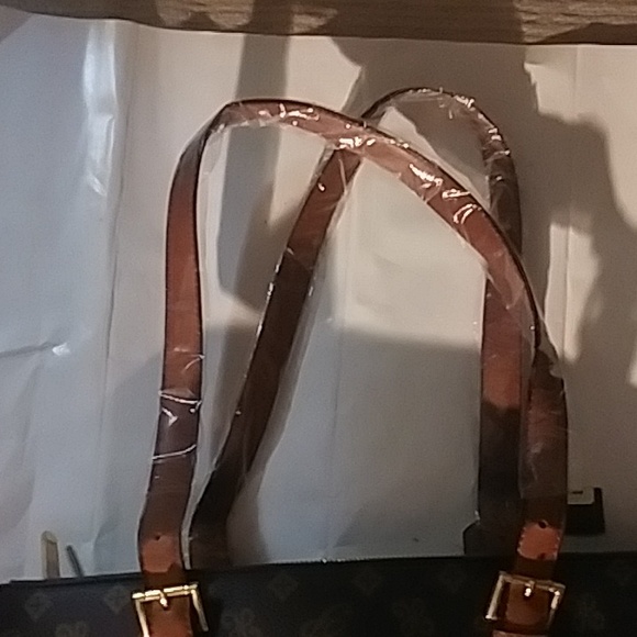 P Handbag - Picture 3 of 6